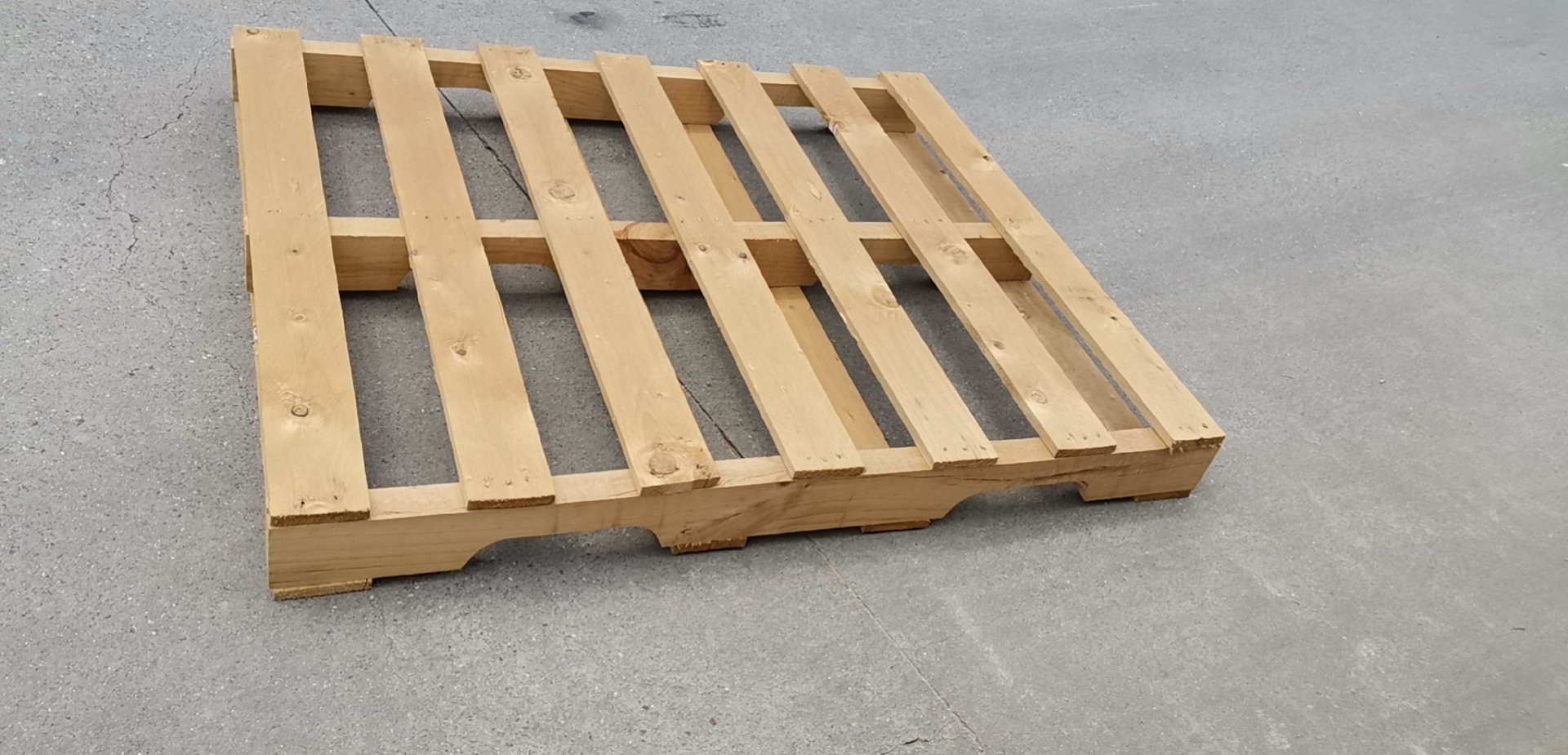 博望根据材质选择木托盘